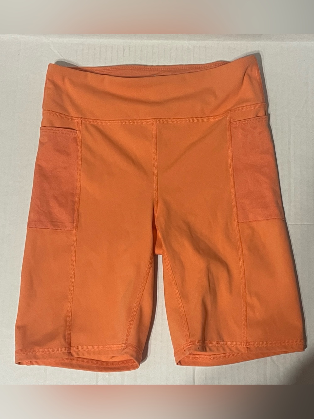 Rabbit Leggy 7 Inch - Women’s XS - Fresh Salmon - EUC